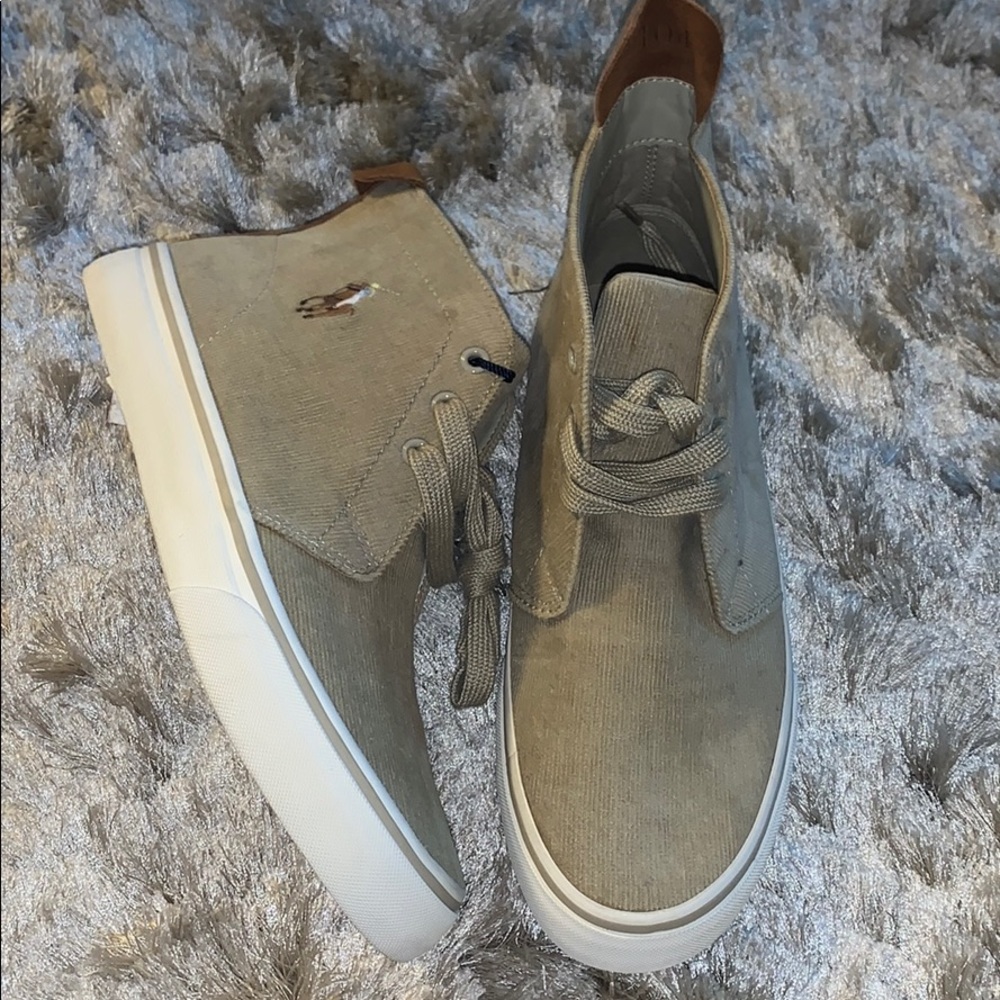 Sneakers Men’s size 8 (Women’s 9)